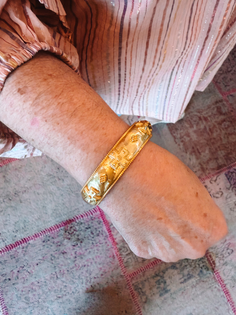 Canterbury hinge bangle