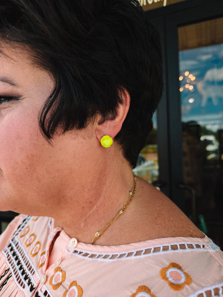 TOVA Stud in Electric Yellow