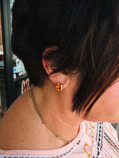 TOVA Medium Nikki Studs in Chili Pepper